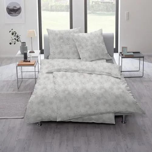 ESTELLA Mako Jersey Bettwäsche 135x200 Amalie Platin Ornamente - Bettwäsche-Set aus 100% supergekämmter Baumwolle, seidenweich und hautsympathisch, bügelfrei, mit Reißverschluss und waschbar bis 60°C – für erholsamen Schlaf in deutscher Markenqualität.