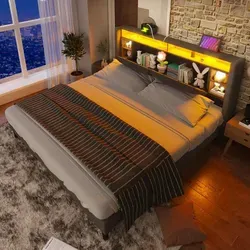 Flieks Polsterbett 160x200cm mit USB und LED - Modernes Polsterbett mit praktischem Stauraum im Kopfteil und integrierten 2 USB-Anschlüssen sowie 2 Steckdosen für bequemes Laden von Geräten.
