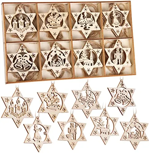 BRUBAKER 24-TLG. Weihnachtsanhänger Set - Baumschmuck aus Holz 6 cm - Sterne mit Glocken Kerzen und Nussknacker - Dekohänger Weihnachten - Holzanhänger Weihnachtsbaum - Christbaumschmuck