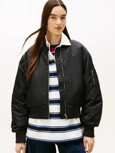 Tommy Jeans Damen TJW ESSENTIAL BOMBER JACKET DW0DW22046 – Stilvolle Bomberjacke in Schwarz, XL - Entdecken Sie die trendige Tommy Jeans Bomberjacke, ideal für jeden Anlass. Diese Jacke vereint modernes Design mit nachhaltiger Produktion für ein gutes Tragegefühl.