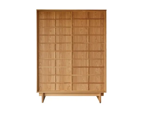 Tikamoon Buffet Schrank Miu aus Eiche – Elegantes Design - Der Buffet Schrank Miu aus FSC®-zertifizierter Eiche bietet großzügigen Stauraum und praktische Schiebetüren. Ideal für moderne und klassische Einrichtung, sorgt er über Generationen für Freude.