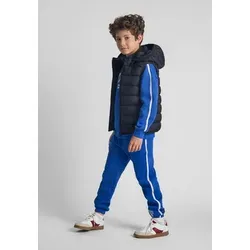 MINOTI Steppweste mit Badge und abnehmbarer Kapuze für Kinder (104-110 cm) schwarz - Hochwertige Steppweste für Kinder mit abnehmbarer Kapuze. Leicht und bequem, ideal für den Alltag. Maschinenwaschbar und pflegeleicht.