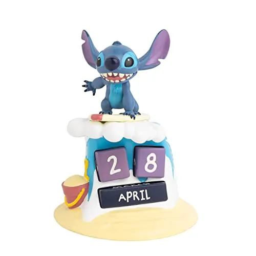 Grupo Erik 3D Ewiger Kalender Disney Stitch - Surfer Tischkalender - Origineller ewiger Tischkalender mit Stitch als Surfer, ideal als Büro Deko. Die handbemalte Figur zeigt Monate und Tage in 3D und bringt ein Stück Disney Flair auf Ihren Schreibtisch.