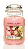 Yankee Candle Duftkerze Fresh Cut Roses | Lange Brenndauer bis zu 150 Stunden - Beauty Highlights: Betörender Rosenduft aus einem englischen Garten, perfekte Geschenke für Frauen, lange Brenndauer von 110 bis 150 Stunden für ein dauerhaftes Dufterlebnis.