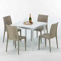 Grand Soleil Love Tischset mit 4 Bistrot-Stühlen - Beige - Elegantes Set bestehend aus einem quadratischen Tisch (90x90 cm) und 4 stapelbaren Bistrot-Stühlen aus hochwertigem Polypropylen. Ideal für den Innen- und Außeneinsatz in Gastronomie und Privathaushalten.