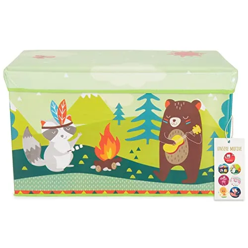 Bieco Aufbewahrungsbox mit Sitzhocker Waldtiere - Aufbewahrungsbehälter mit Deckel, 63 L Stauraum und gepolsterter Sitzfläche, ideal für kreative Kinderzimmer und platzsparend faltbar.