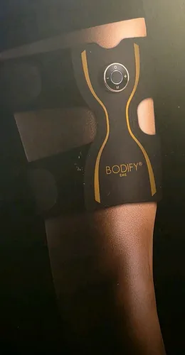 Bodify® EMS Beintrainer Pro - Effektives Muskeltraining für Oberschenkel - Elektrostimulatoren für gezielten Muskelaufbau. Der Bodify Beintrainer Pro steigert den Muskelaufbau um bis zu 40% und deckt 30% mehr Muskelfasern ab.