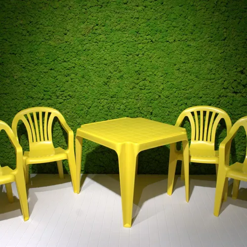 Kindermonoblock SET gelb - 4x Stuhl Sedia Baby & 1x Tisch Tavolo - Gartenstühle für Kinder: Wetterfestes Set mit 4 stapelbaren Stühlen und einem stapelbaren Tisch in fröhlichem Gelb - ideal für den Außenbereich und Spielplätze.