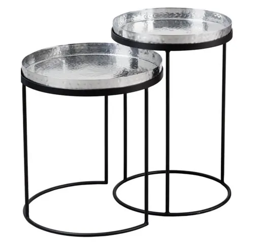 Beistelltisch Set MARTELLO – Modernes Design in Schwarz und Silber - Stylisches 2er Set Beistelltische MARTELLO, ideal für drinnen. Mit abnehmbaren Tabletts, max. Höhe 53cm, perfekte Ergänzung für jedes moderne Zuhause.