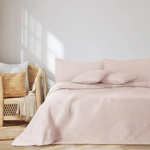 AmeliaHome Tagesdecke mit Pompons 240x260 cm - Zweiseitige Ultrasonic-Steppung in Puderrosa; ideale Geschenkidee für jeden Wohnbereich und perfekt kombinierbar mit passenden Kissenbezügen.