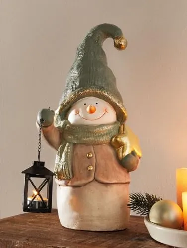 Deko Figur "Schneemann" mit Laterne, 43 cm hoch - Figuren, Skulpturen & Statuen – Dekorativer Teelichthalter aus Magnesiumoxid, perfekt für die Weihnachtszeit und sorgt für stimmungsvolles Licht in jedem Raum.