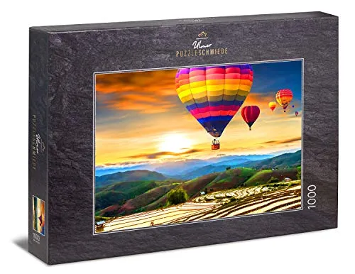 Ulmer Puzzleschmiede - Puzzle „Am Himmel über Thailand“ – Klassisches 1000 Teile Puzzle mit exotischem Motiv – Ballonfahrt in der Abendsonne über Reisfeldern in den Bergen von Thailand, Südost-Asien