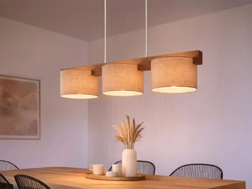 Holzbalken Pendelleuchte 3-flammig mit Stoff Lampenschirmen in Beige - Elegante 3-flammige Pendelleuchte aus Naturholz mit beigen Stoffschirmen, ideal für gemütliche Wohnräume. Perfekt für dimmbare E27 Leuchtmittel bis 28 Watt.
