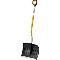 Fiskars Schneeräumer curved X-series - Effizienter Schneeschieber für müheloses Räumen von Schnee, ergonomisches Design für komfortables Arbeiten.