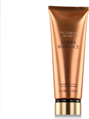 Victoria's Secret Amber Romance Körperlotion 236 ml - Die Victoria's Secret Amber Romance Körperlotion 236 ml bietet intensive Pflege und ein warmes, sinnliches Aroma. Ideal für die tägliche Anwendung, hinterlässt sie die Haut weich und geschmeidig.