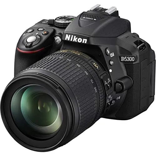 Nikon D5300 SLR-Digitalkamera mit 24,2 Megapixel und AF-S DX 18-105 VR Objektiv - Leichte Spiegelreflexkamera mit Wi-Fi und GPS. Genießen Sie kreative Fotografie mit einem schwenkbaren 8,1 cm Monitor und Full-HD-Videoaufnahme für beeindruckende Ergebnisse.