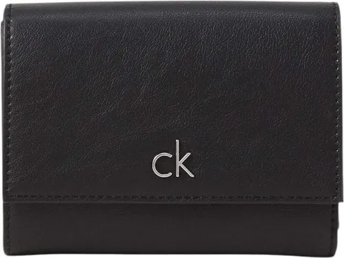 Calvin Klein Schwarze tägliche mittlere Trifold Brieftasche - Damen Portemonnaie in elegantem Schwarz, mit praktischem Clipverschluss und hochwertiger Materialkombination für Stil und Langlebigkeit.