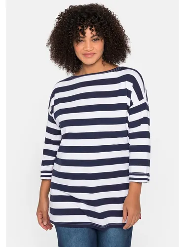 Sheego 3/4-Arm-Shirt in Marine mit Kontrasteinsatz - Stylisches Shirt in großen Größen mit 3/4-Ärmeln, seitlichem Kontrasteinsatz und Schlitzen für einen lässigen Look. Perfekt für Freizeit und Alltag.