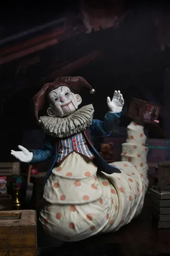 Krampus - Der Klown Deluxe NECA 18cm Action-Figur - Action- & Spielfiguren, detailreiche Sammlerfigur mit 18cm Höhe und beweglichen Teilen für echte Horror-Fans.