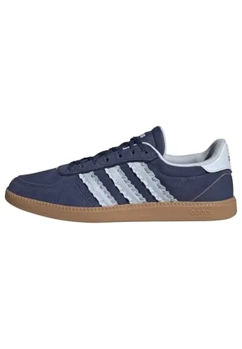 Adidas Damen BREAKNET Sleek Schuhe – Dunkelblau/Crystal Sky/GUM10, 37 1/3 EU - Stylische Damen Sneaker mit regulärem Schnitt, Obermaterial aus Leder und Synthetik, ideal für den Alltag. Bequemes CLOUDFOAM PLUS Fußbett für optimalen Tragekomfort.