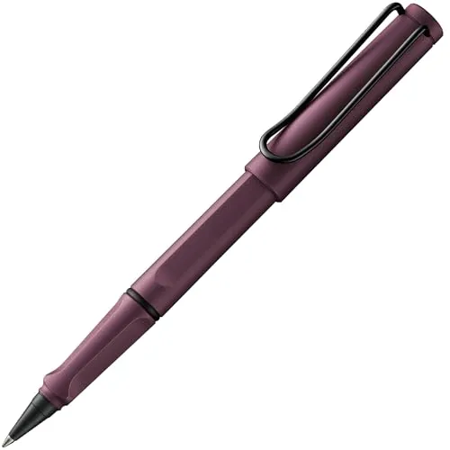 LAMY safari roll-ink steel scarlet - Ergonomischer Tintenroller mit Tintenpatrone T10 - Der LAMY safari roll-ink steel scarlet vereint Komfort und Stil. Mit ergonomischem Griff und langlebigem Gehäuse ist er perfekt für Schule und Büro. Lieferung inkl. löschbarer Tintenpatrone T10 in Blau.