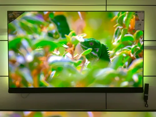 Philips 65OLED908/12 OLED TV 65 Zoll - 4K Ultra HD mit Ambilight - Fernseher mit 65 Zoll (164 cm) Diagonale, beeindruckendem 4K Ultra HD und innovativem Ambilight für ein immersives Seherlebnis. Ideal für Filmabende und Gaming.