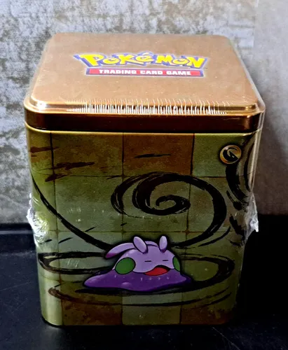 Pokémon (Sammelkartenspiel) - PKM Stapel-Tin Frühjahr 2024 DE, 1 von 3 verschiedenen Motiven, perfekte Aufbewahrungsbox für Freunde und Sammler
