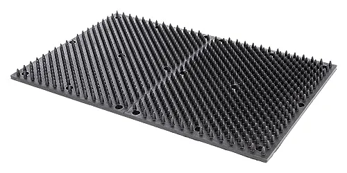 Kerbl Kratzmatte 60x40cm - Fellpflege für Katzen - Kratzpads für Katzen, aus natürlichem Gummimaterial mit weichen Noppen für sanfte Fellpflege, vielseitig montierbar an Wänden oder Säulen.