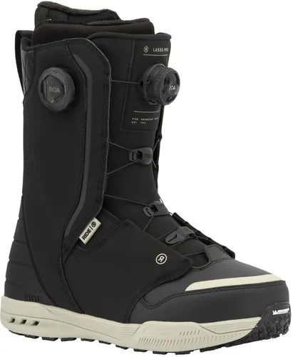 RIDE LASSO PRO Boot 2026 schwarz - Größe 44 - Der LASSO PRO Boot 2026 in schwarz (Größe 44) bietet eine optimale Druckverteilung und eine passgenaue Anpassung. Mit der Michelin Hybrid Fiberlite Sohle für besten Grip und Dämpfung ist er ideal für alle Bedingungen im All-Mountain-Bereich.