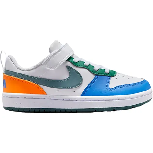 Nike Court Borough Low Recraft (PS) Sneakers für Kinder - Die Nike Court Borough Low Recraft (PS) Sneakers für Kinder bieten robusten Halt und eine bequeme Dämpfung. Ideal für aktive Kinder, die beim Spielen und Springen Unterstützung benötigen. Praktischer Klettverschluss für einfaches An- und Ausziehen.