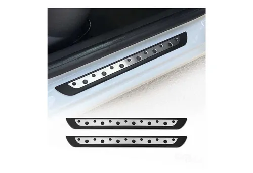 OMAC Zierleisten-Aufkleber für Skoda Octavia 2004-2013, 2tlg. Chrom - Hochwertige Zierleisten für Ihr Fahrzeug, die nicht nur elegant aussehen, sondern auch Ihre Originalteile vor Kratzern schützen. Einfache Montage und Reinigung garantieren eine schnelle Anwendung. Ideal für eine individuelle Fahrzeuggestaltung.