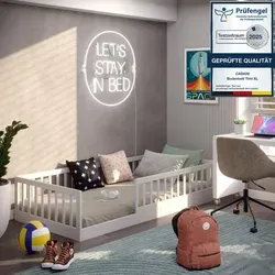 CADANI Kinderbett Timi - Montessori Bodenbett mit abnehmbarem Rausfallschutz - Skandinavisches Kinderbett aus massivem Kiefernholz, belastbar bis 200 kg, mit Roll-Lattenrost und 3 Aufbauvarianten für individuelle Schlaflösungen.