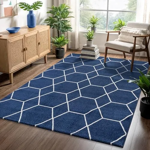 Teppich SANAT "Trellis", marine, 200x290 cm - Der elegante geometrische Teppich aus der Kollektion TRESLLIS ergänzt Boho-, Landhaus- und moderne Einrichtungsstile. Pflegeleicht und fußbodenheizungsgeeignet, bietet er Komfort und Stil für Ihr Zuhause.