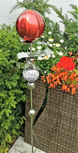 Skulptur Saturn Kugel rot matt aus Edelstahl – 160 cm Gartenstecker - Moderne Gartenstecker-Skulptur aus wetterfestem Edelstahl in leuchtendem Rot. Ideal für kreative Akzente im Garten oder Beet. Höhe: 160 cm, Größe: 160-18-15 cm.