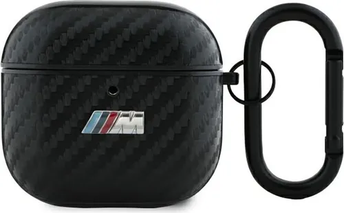 BMW BMA4CMPUCA AirPods 4 Abdeckung - Schwarz, PolyurethanCarbon M Kollektion - Kopfhörer-Zubehör mit elegantem Design und optimalem Schutz für Ihre AirPods 4. Aus hochwertigem PolyurethanCarbon gefertigt, schützt es vor Kratzern und Stößen.
