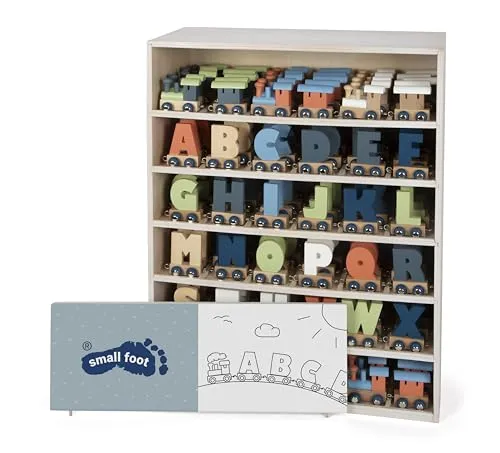 small foot Display Buchstabenzug Polar aus Holz – 180-teilig - 180-teiliges Holz-ABC-Set mit Lokomotiven und Waggons. Ideal für kreative Namenszüge und Wörter. Fördert spielerisch das Alphabet und ist eine liebevolle Dekoration für Kinderzimmer und Feiern.