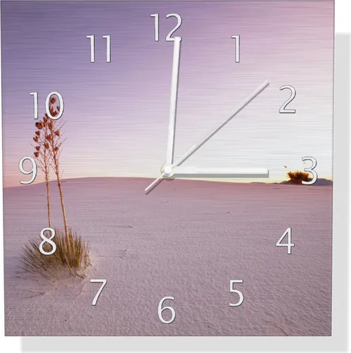 Wallario Design Wanduhr Kleine Oase in der Wüste aus Aluverbund - 30 x 30 cm - Hochwertige Wanduhr aus Aluminiumverbund mit einzigartigem Motiv. Leicht, stabil und mit UV-beständiger Tinte für lange Freude. Einfache Montage dank Bausatz - für ein stilvolles Wohnambiente.