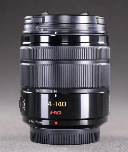 Panasonic Lumix G VARIO 14-140 mm F3.5-5.6 ASPH. POWER O.I.S.  - Micro Four Thirds Standard-Zoom-Objektiv mit Bildstabilisator für gestochen scharfe Aufnahmen und vielseitige Einsatzmöglichkeiten.