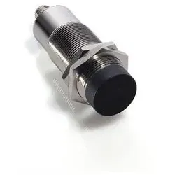 Bernstein Näherungsschalter KIN-M30PS/015-KLS12 - Induktiver Näherungssensor für präzise Schaltfunktionen, mit einem Schaltabstand von 15 mm und robustem vernickeltem Gehäuse, ideal für industrielle Anwendungen.