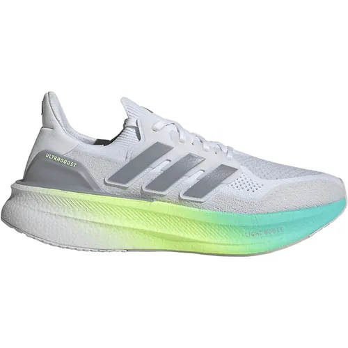 Adidas Ultraboost 5 Laufschuh - Weiß - Erlebe Komfort und Stil mit dem Ultraboost 5 für Herren. Der Laufschuh bietet eine strapazierfähige Textil-Oberfläche und eine Gummisohle für optimale Traktion. Perfekt für leistungsorientierte Läufer.