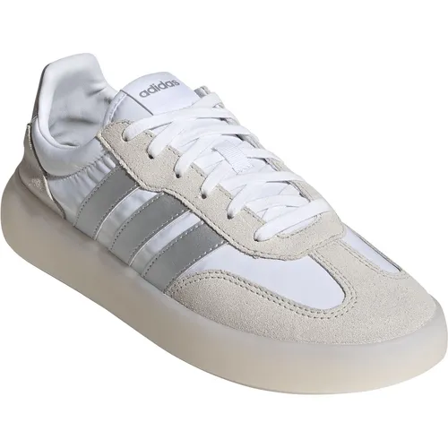 adidas Barreda Decode Damen Schuhe, FTWWHT/MSILVE/GREONE, 38 2/3 - Herrenmode mit regulärer Passform, aus Wildleder und Nylon, ideal für einen sportlichen Look und optimalen Tragekomfort.