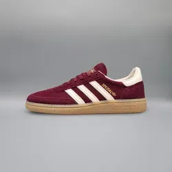 Adidas Handball Spezial Damen Sneaker Burgunderrot - Größe 42 EU - Stylische Damen Sneaker in Burgunderrot aus hochwertigem Wildleder, ideal für den täglichen Gebrauch. Der Gummi-Laufsohlen bietet optimalen Halt und Komfort.