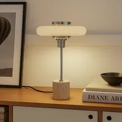 Lindby Tischleuchte Branford - Vintage Eleganz - Nachttischleuchte aus Metall und Travertin, vereint stilvollen Vintage-Charme mit warmer Atmosphäre und hoher Langlebigkeit.