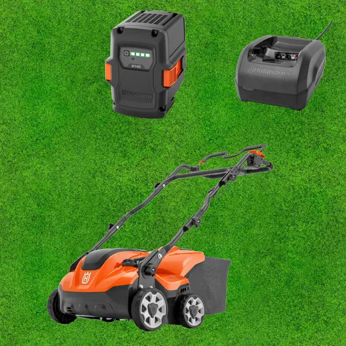Husqvarna S 138i mit Akku und Ladegerät - VERTIKUTIERER - Leichte, akkubetriebene Bodenfräse mit einfachem Wechsel zwischen Moosrechen und Bodenfräse für eine mühelose Rasenpflege.
