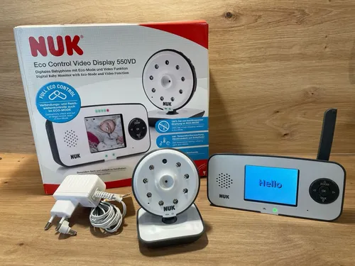 NUK Eco Control 550VD Babyphone mit Kamera und Video Display - Babyphone mit 2in1 Funktion für Video- und Audioüberwachung, unterstützt bis zu 4 Kameras und bietet eine strahlungsfreie Eco-Mode für ein sicheres Schlafumfeld.