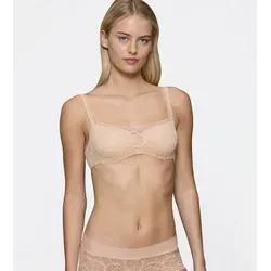 Triumph Body Make-Up Illusion Lace Balconette BH - Funktionsunterwäsche mit flexiblem Bügel und flach-auslaufenden Cup-Rändern für hohen Tragekomfort. Ideal für stilbewusste Frauen, die Halt und Sinnlichkeit suchen, gefertigt aus recycelten Materialien.