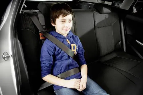 LIFEHAMMER AZ-INN-145 Safety Belt Solution Sicherheitsgurtführung, Schwarz - Erste Hilfe - Schützt den Hals und ist einfach anzulegen. Ideal für Fahrzeuge mit einer Hinterbank, sorgt für mehr Sicherheit und Komfort während der Fahrt.