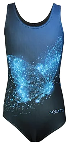 Aquarti Mädchen Badeanzug mit Ringerrücken - Bademode für Mädchen, komfortabler Ringerrücken für optimale Bewegungsfreiheit und stylischer Schmetterlings-Print in Blau/Schwarz.