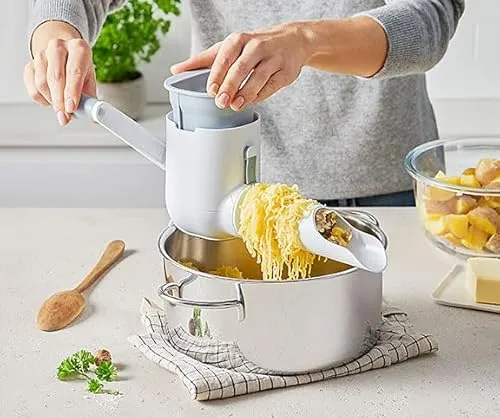 Betty Bossi Kartoffelstock-Blitz 32154 – Manuelle Kartoffelpresse für cremiges Püree - Kartoffelpressen & Spätzlepressen – Mit rutschfestem Halt und einfacher Handhabung zauberst du in Minuten cremigen Kartoffelstock, ohne Schälen und ohne Strom.