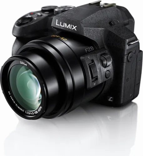 Pana Lumix DMC-FZ300EGK bk - Kompaktkamera mit 12,1 MP und 24x optischem Zoom, ideal für beeindruckende 4K Videoaufnahmen und spritzwassergeschützte Abenteuer.